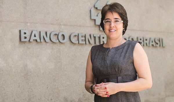 Liziane Freitas é analista no Banco Central: estudos intensivos de matérias como economia e direito e, depois, recompensa com a atuação em sua área de formação (Raimundo Sampaio/Encontro/D.A Press)