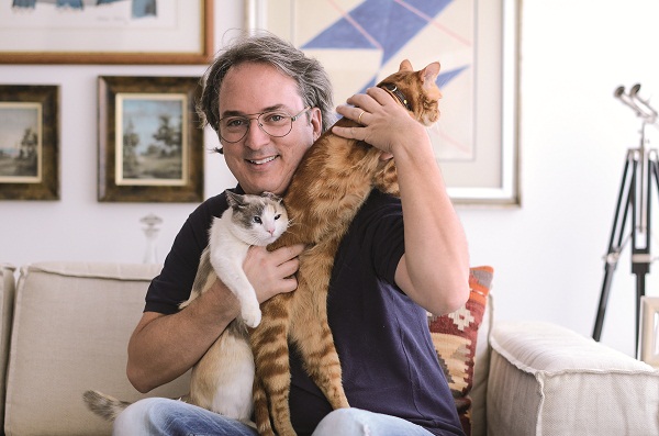 O arquiteto Hlio Albuquerque: 'Me apaixonei pela independncia 
e pela relao afetuosa dos meus gatos' (Raimundo Sampaio/Encontro/DA Press)