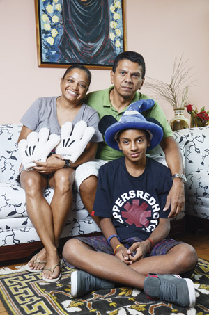 Rita e Luiz, com o filho, Daniel: na alta temporada, eles fogem das praias brasileiras para 
fazer compras em Miami (Raimundo Sampaio / Encontro / DA Press
)