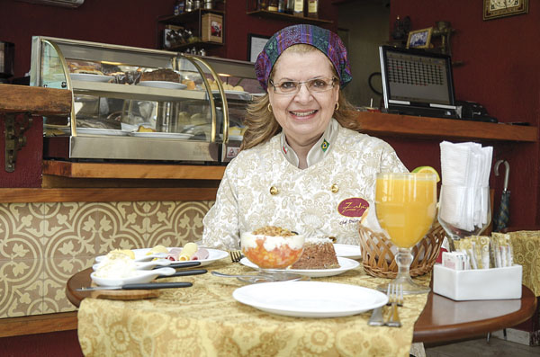 Ao constatar que os brasilienses estão tomando mais café da manhã fora de casa, a chef ulcinéa Cassis, do Zahia Café & Kebab, investe: vai abrir uma filial no Lago Norte (Raimundo Sampaio/Encontro/DA Press)