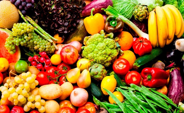 Muitas verduras, frutas e cereais possuem nutrientes que ajudam no combate e prevenção de doenças (Reprodução)