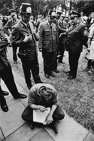 Berlin, durante a ocupao do Reitor da Universidade Livre de Dahlem. 27 de junho de 1968 (Michael Ruetz)