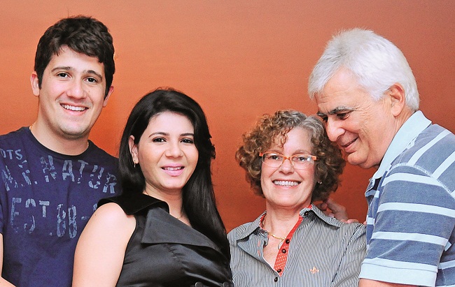 Com os pais, Jayro e Lia, e a mulher, Nábyla: em 10 anos, uma nova família (Daniel Ferreira/CB/D.A.Press)