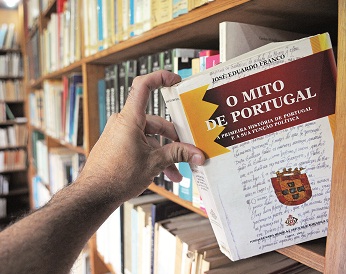 A embaixada de Portugal tem uma biblioteca com mais de 12 mil títulos: visitantes são bem vindos (Raimundo Sampaio/Encontro/DA Press)