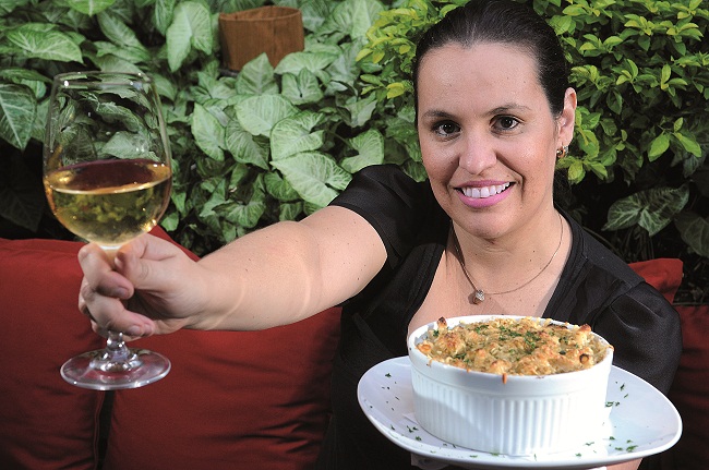 A empresária Cristina Barros conta que começou a gostar de vinho branco comendo mac'n cheese para acompanhar (Minervino Júnior/Encontro/DA Press)
