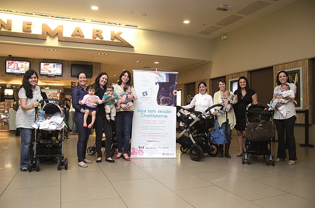 Uma sessão do CineMaterna chega a reunir 40 bebês: ambiente preparado para crianças e suas mães (Raimundo Sampaio/Encontro/DA Press)
