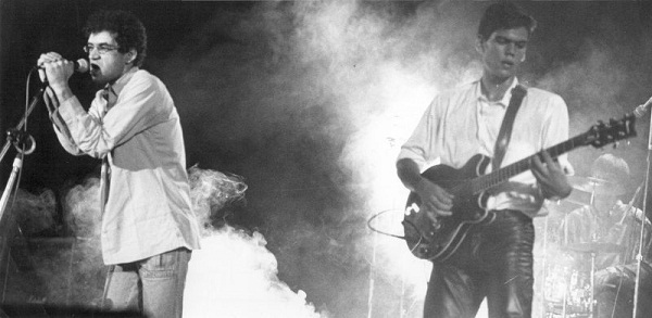 Vocalista e guitarrista da banda Legião Urbana Renato Russo e Dado Villa Lobos, durante show da banda na Sala Villa Lobos, em Brasília - 1986 ( Mila Petrillo/CB/D.A Press)