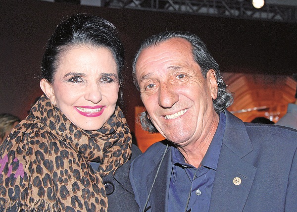 Com o marido, Celso Martins, seu quarto casamento: 'Essa mulher  uma loucura. No h quem resista  Moema', diz ele (Aureliza Corra/Esp.CB/D.A Press)