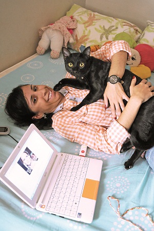 Seis meses depois que seu gato Che fugiu pela varanda, Simone Marques conseguiu reencontrá-lo: por sorte, uma vizinha se lembrou da foto dele em uma mensagem virtual (Minervino Júnior / Encontro / DA Press)