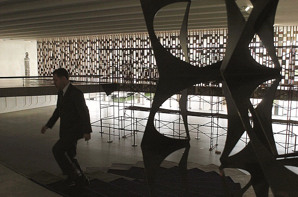 Itamaraty abriga o maior acervo de arte contemporânea: treliça de Athos Bulcão e escultura de  Franz Weissmann decoram o Salão de Tratados (Jose Varella/CB/DA Press)