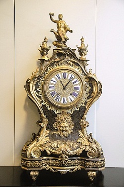 Relógio Luiz XIV, confeccionado pelo relojoeiro do rei francês, Balthazar Martinot: encontrado no depósito de barcos do Alvorada (Raimundo Sampaio/Encontro/DA Press)
