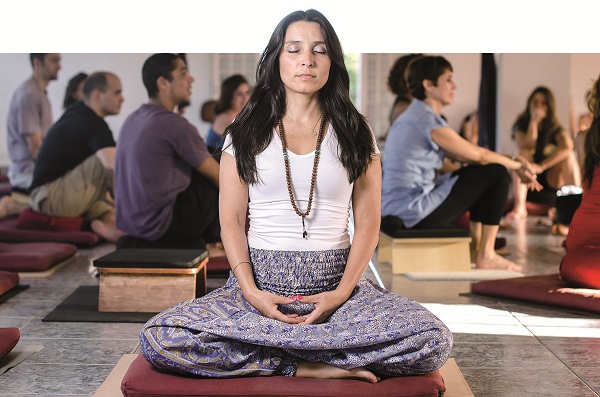 Preparação: Luciana Cavalcante participa de uma série de encontros voltados para a eliminação do estresse antes de fazer um retiro meditativo (Raimundo Sampaio / Encontro / DA Press)