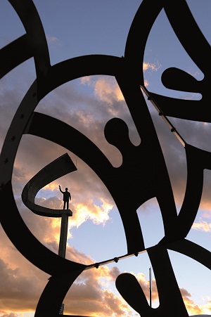 Juscelino Kubitschek surge imponente sobre Brasília: esculturas do Memorial JK atraem turistas e sãode cartão-postal na capital (Fotos: Minervino Júnior/Encontro/DA Press)