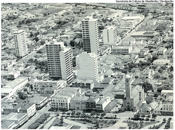 Vista area de Uberlndia na dcada de 1960: o municpio era atrativo para ser a capital porque tinha boa estrutura (Secretaria de Cultura de Uberlndia / Divulgao)