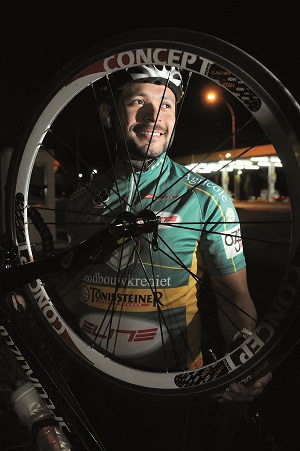 O triatleta Walter Alves se diz  especialmente atraído pelo ciclismo: 'É um bem-estar que ninguém consegue explicar, é um tempo só seu' (Fotos: Minervino Júnior / Encontro / DA Press)