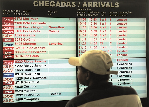 Mais de 40 mil passageiros circulam por mês no aeroporto de Brasília em 15 mil pousos e decolagens: pesquisa coloca o terminal entre os quatro piores em índice de satisfação dos usuários (Fotos: Minervino Júnior/Encontro/DA Press)
