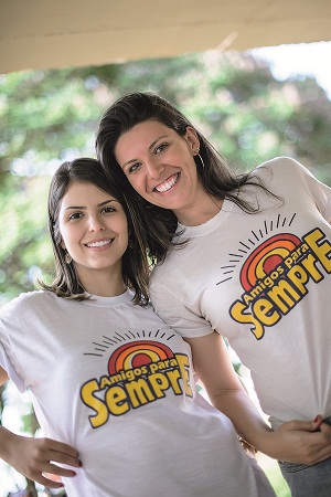 Para as amigas Cândida Andrade e Anna Carolina Sousa, voluntárias da Sonhar Acordado: 'Você vem para ajudar e acaba ajudado' ( Bruno Pimentel/Encontro/DA Press)