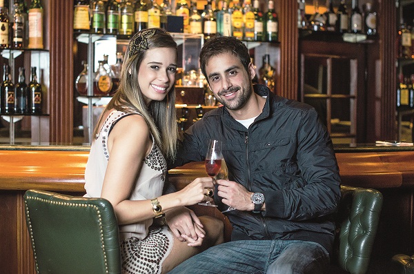 Gabriela Lima e Breno Oliveira começaram a namorar no Piantella: sempre escolhem o restaurante em ocasiões especiais (Raimundo Sampaio/Encontro/DA Press)