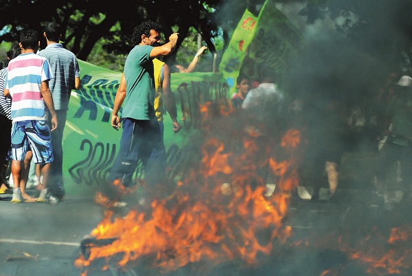 Protesto um dia antes da abertura da Copa das Confederações: início da repressões em Brasília (Janine Moraes/CB/DA Press )