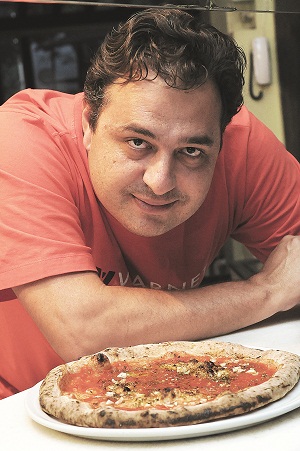 Proprietrio da Baco, Gil Guimares defende as qualidades da pizza: ' um produto gostoso, saudvel e faz parte da histria'
 (Minervino Jnior / Encontro / DA Press)