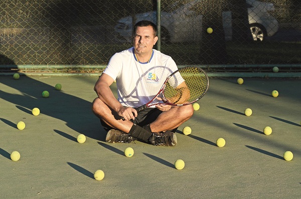 Cláudio Ramos é instrutor e praticante do esporte: para ele, disciplina e paciência são essenciais para adultos iniciantes (Fotos: Raimundo Sampaio/Encontro/D.A Press)