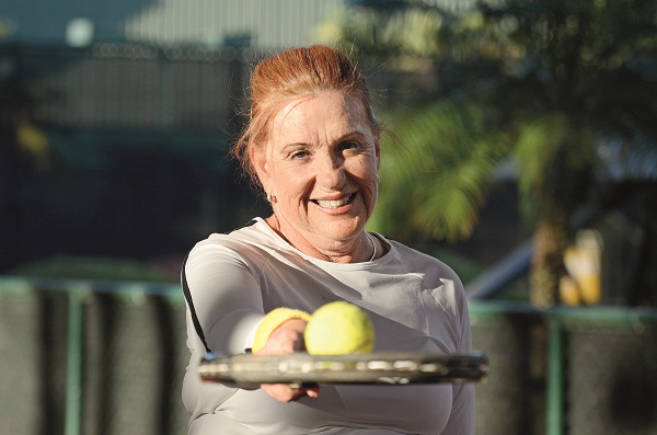 Marilena Mello joga tênis há 37 anos: competições ao redor do mundo renderam amizades (Fotos: Raimundo Sampaio/Encontro/D.A Press)