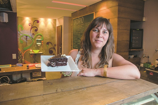 Marina Corbucci, dona do único estabelecimento 100% vegano de Brasília: 'Sentíamos falta de opções mais elaboradas e saborosas' (Raimundo Sampaio/Encontro/D.A Press)