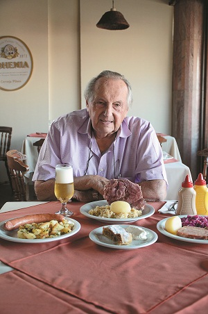 Fritz Klinger, dono do restaurante Fritz: 'Os brasilienses estão gostando mais de comida alemã' (Raimundo Sampaio / Encontro / DA Press
)