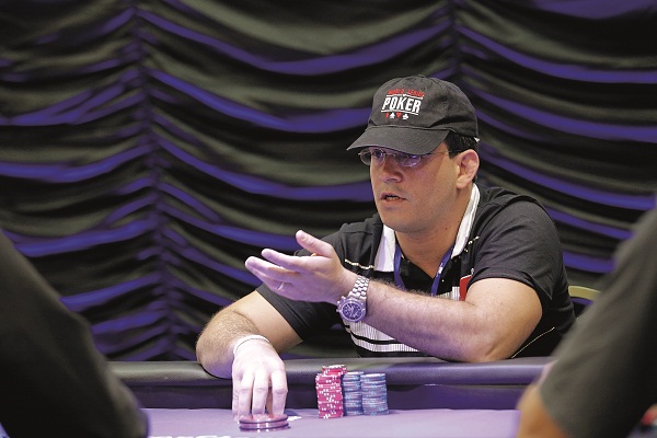 Integrante da seleção brasiliense, Gustavo Lopes 'Vascão'  diz que o mais legal do pôquer é que um amador pode jogar na mesma mesa de um profissional (Bruno Pimentel/Encontro/DA Press)