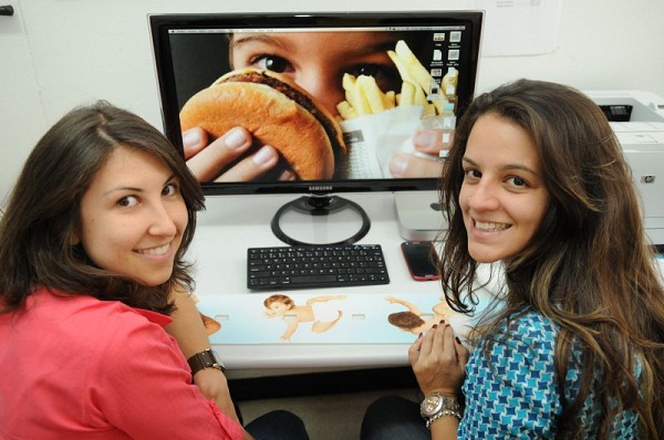 As nutricionistas Camila Araújo e Camila Leão estudam a alimentação infantil: propagandas sobre guloseimas influenciam a preferência das crianças (Minervino Júnior/Encontro/D.A. Press)