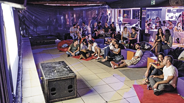 O Club 906, que funciona na 904 Sul, conquistou o público com o projeto Cineme-se: filmes e música: exibição de curtas brasilienses e balada (Bruno Pimentel/Encontro/DA Press)