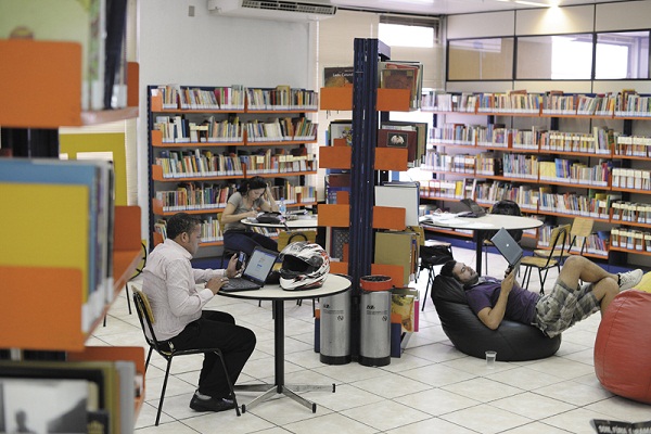 Falta infraestrutura na Biblioteca Demonstrativa de Brasília: mesmo assim, o espaço é muito procurado (Raimundo Sampaio/Encontro/DA Press)