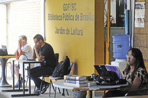 A Biblioteca Pública de Brasília, na 512/513 Sul, é um dos espaços públicos mais procurados do Distrito Federal (Minervino Júnior/Encontro/DA Press)