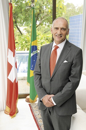 O embaixador André Regli se prepara para recepcionar 10 mil suíços, entre eles o presidente Didier Burkhalter: 'Será uma festa maravilhosa' (Minervino Júnior/Encontro/DA PRESS
)