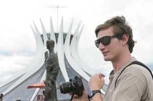 O austríaco David Kotrba viajou pelo Brasil  por quatro semanas: 'Brasília pareceu-me  muito diferente de todas as outras cidades  que conheci', disse (Minervino Júnior/Encontro/DA PRESS)