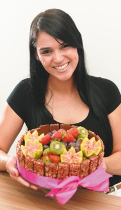 Caroline Rodrigues desenvolve receitas 
para pacientes ou alunos de academia: 
a torta de chocolate zero acar, sem lactose 
e com cereais e frutas  um exemplo