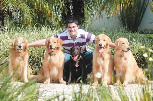 Para Alexandre Vazquez, dono de cinco cães, eles têm direito à liberdade: 'Se o cachorro sujar, tem de limpar. É o dono que tem de ser responsável' (Minervino Júnior/Encontro/DA Press)