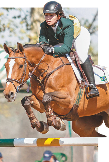 Samanta Tiveron, de 15 anos, acumula títulos  desde 2009: 
montou em um cavalo pela primeira  vez antes de falar (Luis C. Ruas/Divulgação)