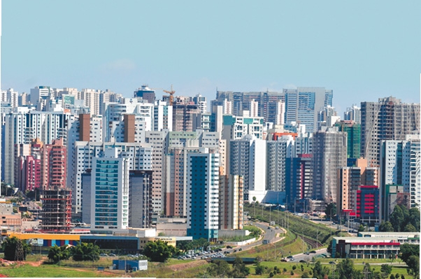 Vista aérea de Águas Claras, região cujos empreendimentos imobiliários residenciais criam e desenvolvem o mercado local e incentivam novos empreendedores (Marcelo Ferreira/CB/DA Press)