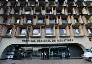 Obra de Lelé Filgueira, o Hospital Regional  de Taguatinga: mais uma parceria com o  amigo Athos Bulcão   (Marcelo Ferreira/CB/D.A Press)