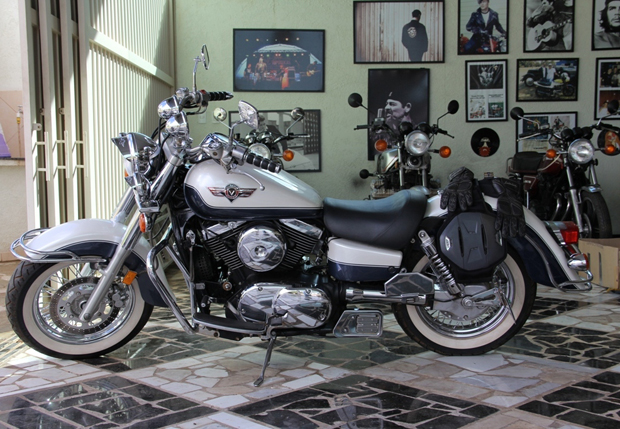 A mostra homenageia pais com um acervo de 21 motocicletas clássicas (William Costa/Divulgação)