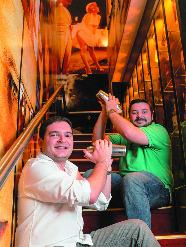 Final feliz: os irmãos José Augusto Junior e Octávio Basso uniram a paixão pelo cinema e a vontade de abrir um novo conceito de bar em Brasília (Bruno Pimentel/Encontro/DA Press)