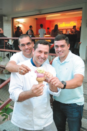 Os irmãos Bruno, Homero e Sávio Kzam inovaram ao produzir sorvete diferenciado em Brasília: receitas 
e ingredientes de ponta  (Minervino Júnior/Encontro/DA Press)