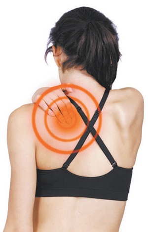 Alongar em casa ou em intervalos no traba-  lho pode ajudar a prevenir dores na coluna (Istockphoto)