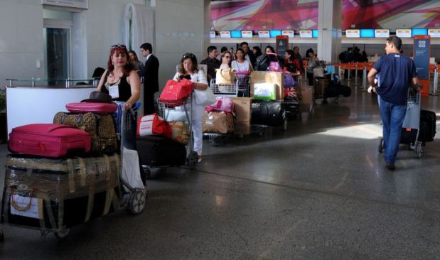 As companhias areas teriam que entregar as malas em at 20 minutos aps o incio do desembarque, segundo projeto de lei na Cmara dos Deputados (Carlos Moura/CB/DA Press)