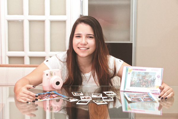 Aos 15 anos, Mariana Cortês já teve três experiências internacionais sem os pais: a primeira foi aos 12 anos em Los Ângeles (Vinícius Santa Rosa/Encontro/DA Press)
