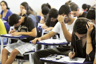 Enem é um dos principais meios de entrada  em universidades federais no Brasil (Ed Alvez/Esp.CB/DA Press)