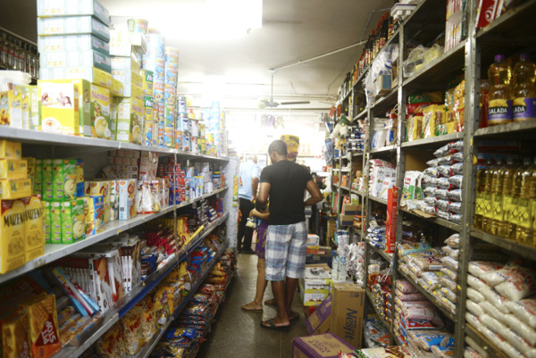 Nicho de mercado: Mercadinho da Erivanda é tradicional no Guará e comercializa os chamados produtos emergenciais, que sempre acabam no final do mês (Raimundo Sampaio/Encontro/DA Press)
