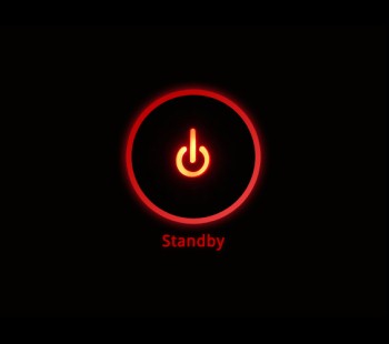 A luz de LED acesa no equipamento indica a função 'em espera', ou standby acionada, quando o aparelho está desligado, mas conectado à tomada (Reprodução)
