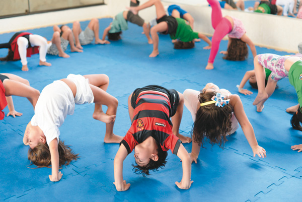 Aula de ginástica na academia Unique: os pais escolhem as atividades de uma grade fixa (Raimundo Sampaio/Encontro/D.A Press)